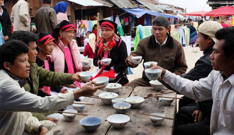 Rượu Ngô Hà Giang Đặc Sản Nổi Tiếng Của Vùng Cao Nguyên Đá