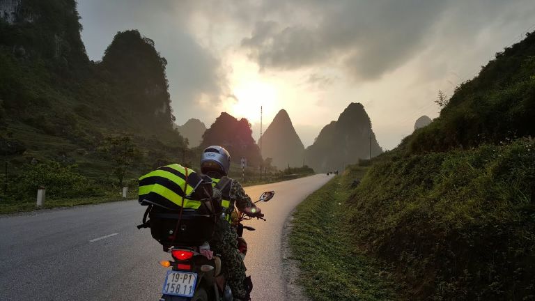 Thuê xe máy đường Nguyễn Tất Thành
