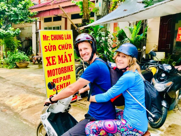 Cửa hàng Chung Làn chắc chắn đã không còn xa lạ với bất kì vị khách nào muốn thuê xe máy Hòa Bình để tự do trải nghiệm 