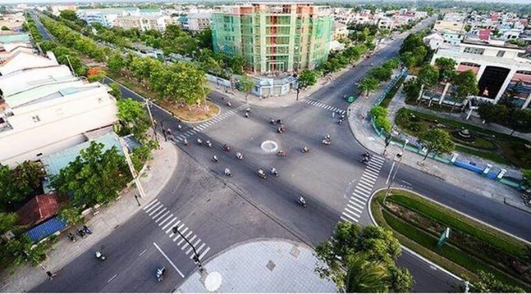 Phương tiện di chuyển bằng xe máy là lựa chọn tốt nhất khi bạn muốn ngắm nhìn Quảng Nam Xinh đẹp