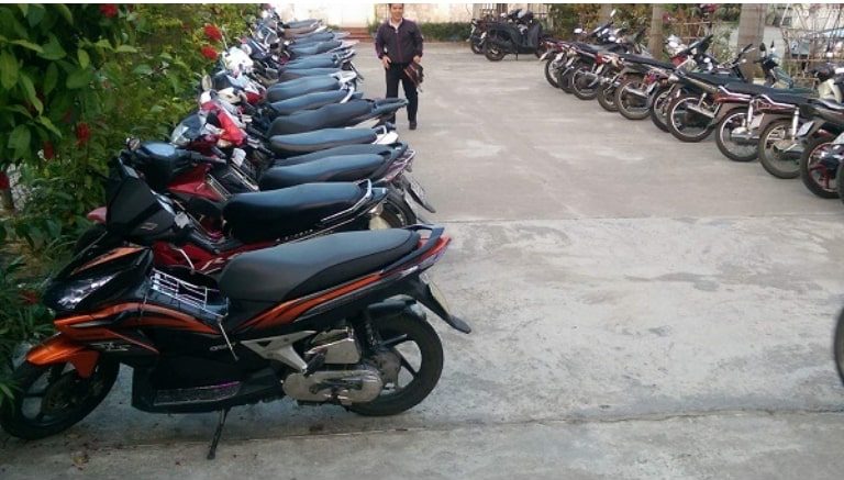 Số lượng xe máy tại cửa hàng Dũng Hiền khá nhiều, đa dạng mẫu mã và kiểu dáng. 