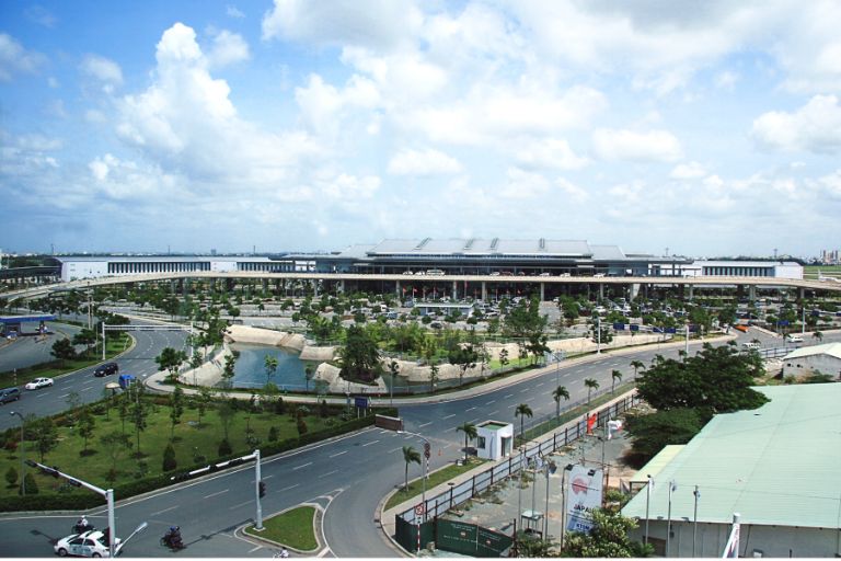 Thuê xe máy gần sân bay Tân Sơn Nhất là dịch vụ phổ biến được rất nhiều du khách tìm kiếm