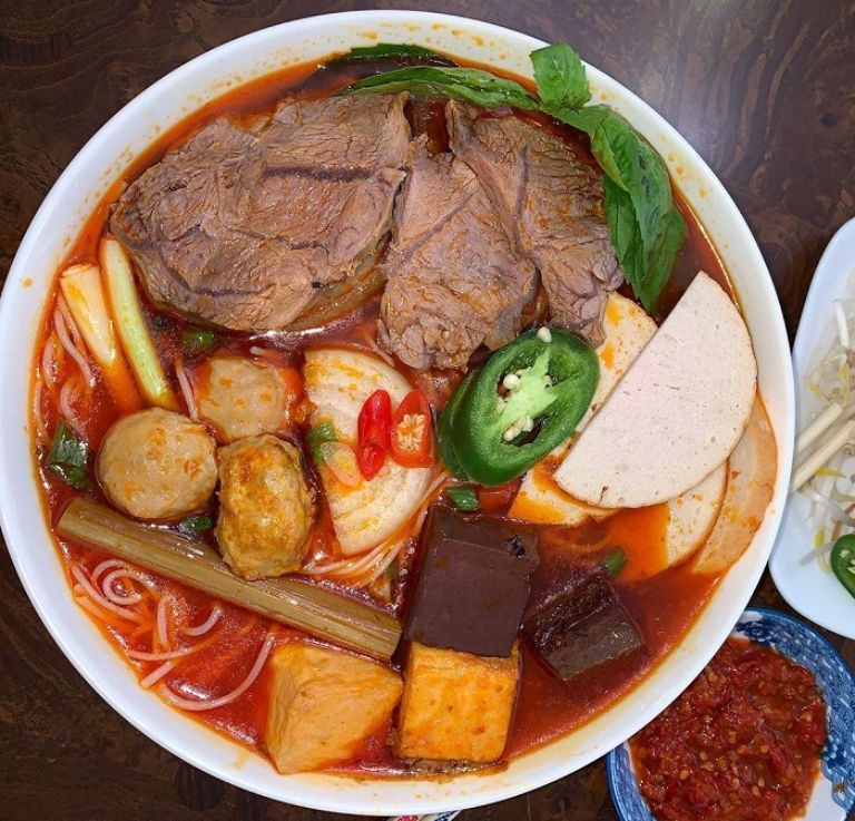 Bún măng gà Thảo – Quán ăn đêm nhộn nhịp ở quận Hải Châu