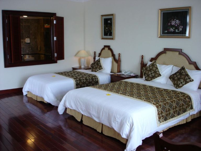 Giá cả nơi đây cũng như khách sạn Debay và đầy đủ các tiện nghi cần thiết cho mọi du khách có dịp ghé thăm Bà Nà Hills