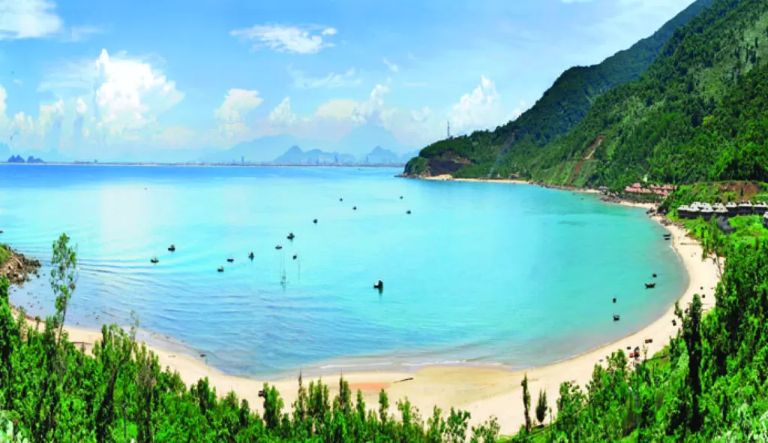 Bãi biển Tiên Sa - địa điểm du lịch nổi tiếng Đà Nẵng 