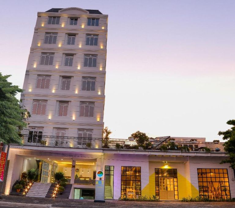 Art Hotel là địa chỉ khách sạn gần bán đảo Sơn Trà có đầy đủ tiện ích và dịch vụ chất lượng 