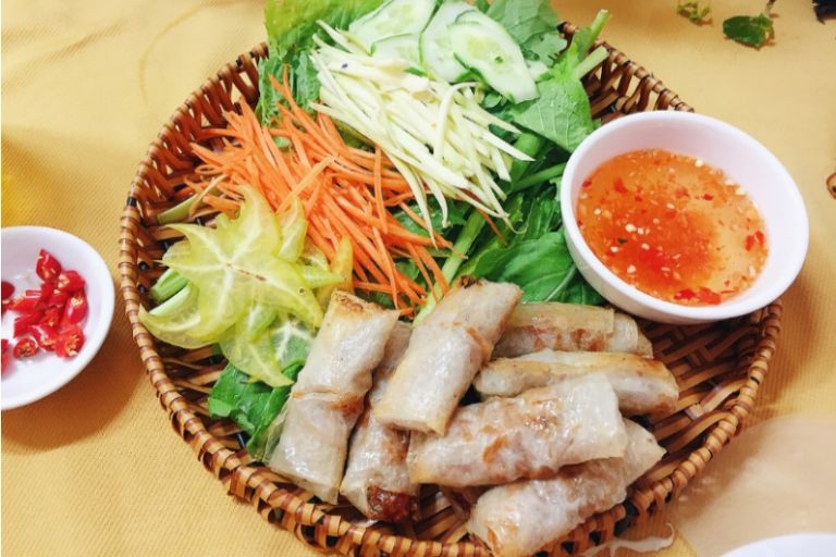 Món ăn đậm đà mang đến hương vị thơm ngon tại quán Việt 