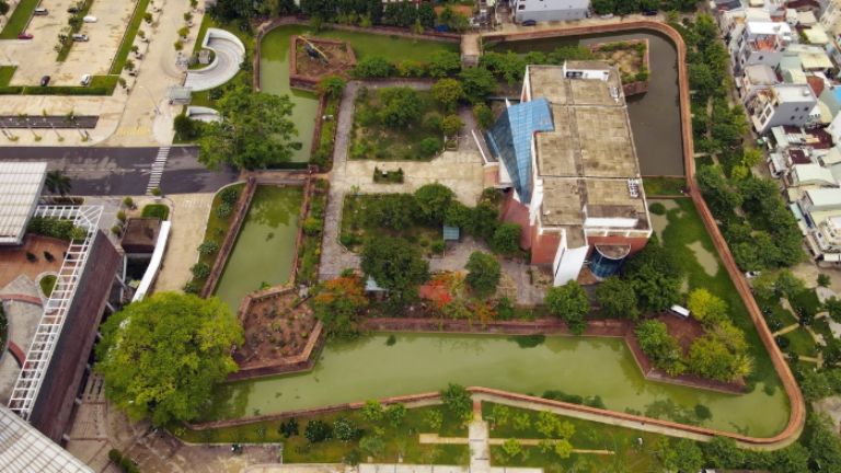 Thành Điện Hải là khu di tích lịch sử có ý nghĩa của thành phố, đã được khôi phục lại, sạch đẹp hơn