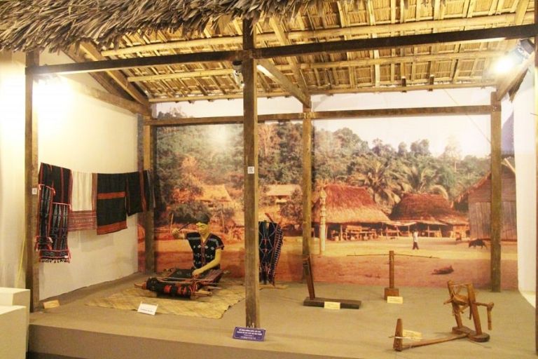 Không gian dệt vải cũng được dựng lại và trưng bày trên tầng 3 bảo tàng Đà Nẵng cho du khách chiêm ngưỡng