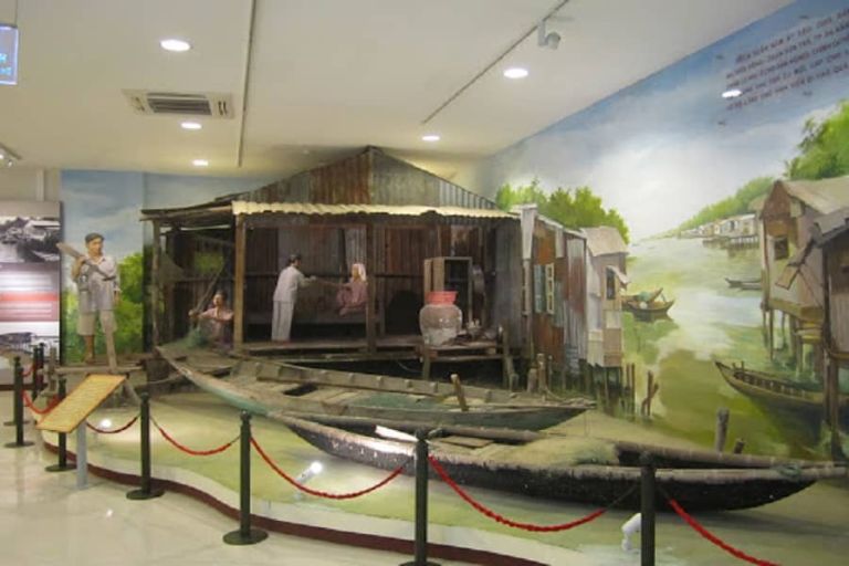 Bảo tàng Đà Nẵng lưu giữ các hiện vật, hình ảnh từ thời kỳ hình đến đến quá trình phát triển của thành phố