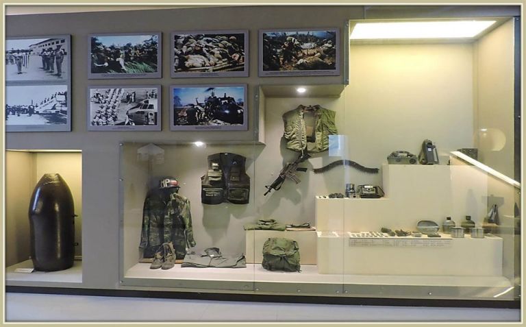 Quân phục, vụ khí của lính Mỹ đều được trưng bày tại tầng 2 bảo tàng Đà Nẵng