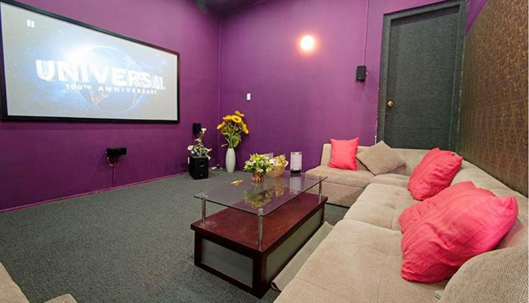 Mỗi phòng chiếu tại Cà phê phim 3D được trang bị đầy đủ tiện nghi cùng không gian riêng tư là địa điểm thích hợp cho du khách đến đây cùng bạn bè và người yêu 