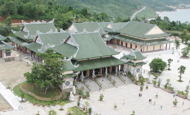Ngôi chùa Non Nước linh thiêng là địa điểm du lịch nổi tiếng tại núi Ngũ Hành Sơn 