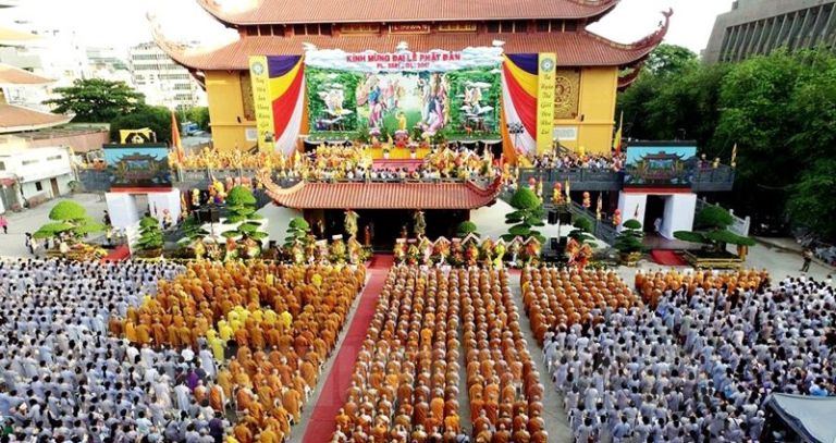 Đại lễ Phật đản chùa Pháp Lâm được tổ chức long trọng, du khách không nên bỏ lỡ 