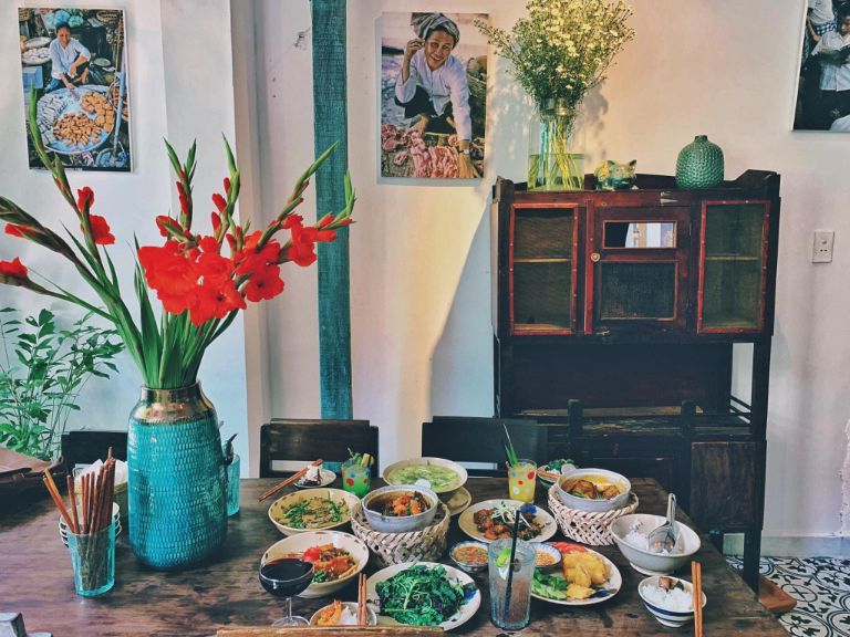 Các món ăn tại Bếp Hên đều được chế biến cầu kỳ, tỉ mỉ đậm chất Việt như những bữa cơm nhà thân thuộc