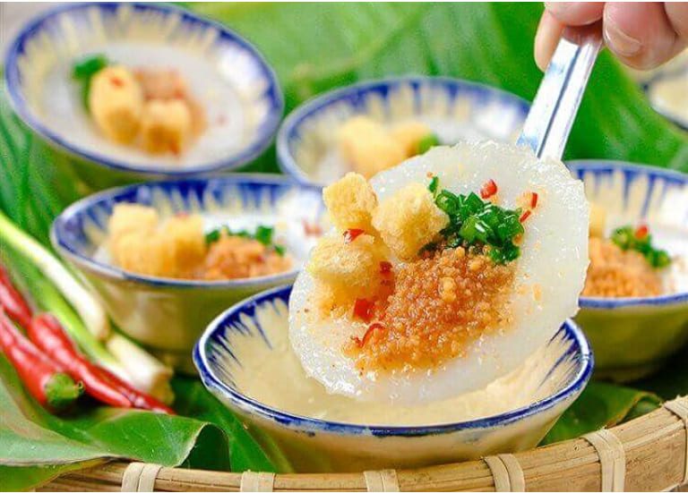 Bánh bèo Đà Nẵng mang hương vị truyền thống là món ăn được nhiều du khách thích mê.