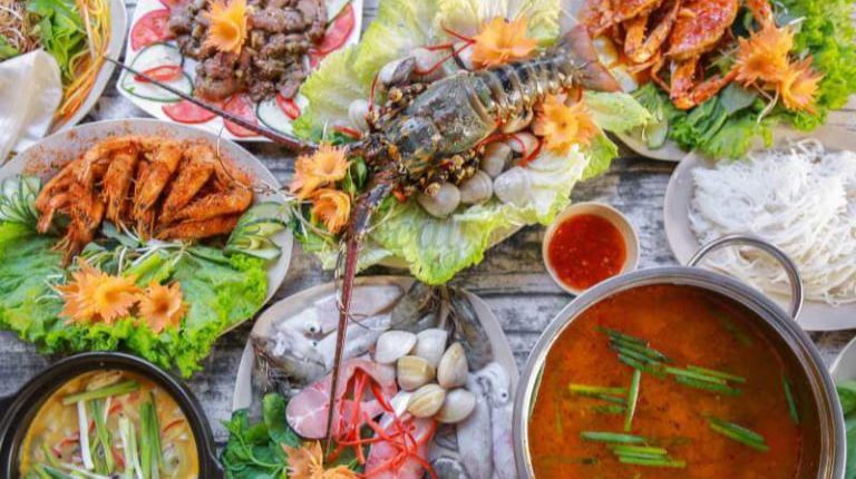 Những mẻ hải sản tươi rói, với giá thành vô cùng hợp lý đang chờ đón bạn thưởng thức tại thành phố biển Đà Nẵng.