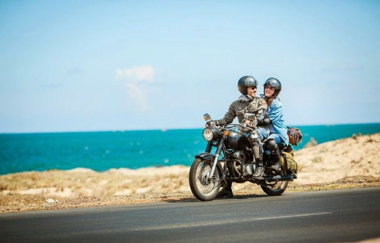 Trải nghiệm cảm giác phiêu du bằng xe máy cùng bạn bè tới hải đăng Tiên Sa sẽ là kỉ niệm tuyệt vời nhất 