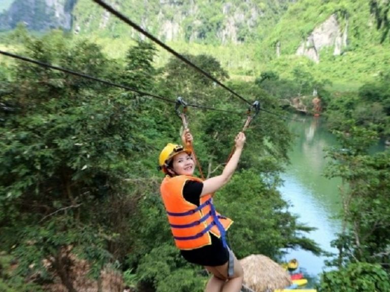 Cảm giác ngắm thiên nhiên hùng vĩ từ trên cao sẽ khiến du khách cảm thấy vô cùng thích thú ở Hòa Phú Thành 