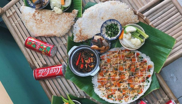 Ở đây cũng có phục vụ những món ăn đặc sản Đà Nẵng vô cùng thơm ngon nên du khách nhất định phải thử khi có dịp ghé thăm khu du lịch Hòa Phú Thành