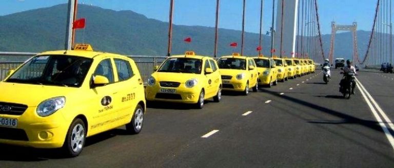 Bạn có thể sử dụng taxi của hãng Tiên Sa để di chuyển đến khu du lịch Hòa Phú Thành một cách nhanh chóng nhất nhé