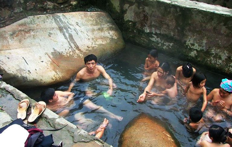 Du khách nên chọn đi khu du lịch khoáng nóng Phước Nhơn trong khoảng tháng 3 đến tháng 9, thời tiết đẹp, thuận lợi