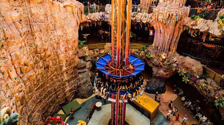 Tháp rơi tự do ở khu vui chơi giải trí Đà Nẵng Fantasy Park sẽ đưa đến cho du khách những cảm giác chân thật nhất 