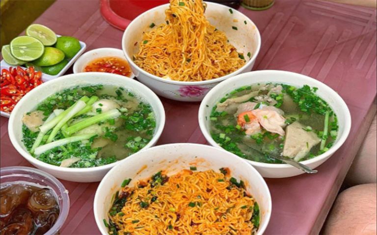 Mimi Kitchen Fastfood & Drinks là quán ăn vặt Đà Nẵng phục vụ nhiều món ăn nhanh thơm ngon hấp dẫn