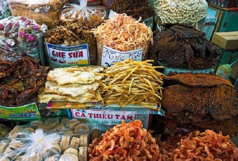 Đặc sản Hồ Ngọc Hà là điểm bán đồ khô, hải sản đã qua chế biến nổi tiếng nhất chợ Hàn