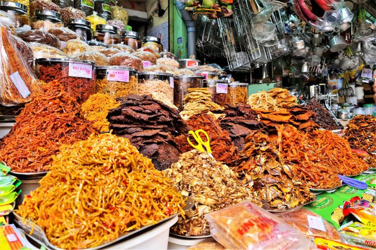 Chợ Hàn còn bán đa dạng các món thực phẩm khô khác, tất cả đều mang hương vị đặc trưng của Đà Nẵng