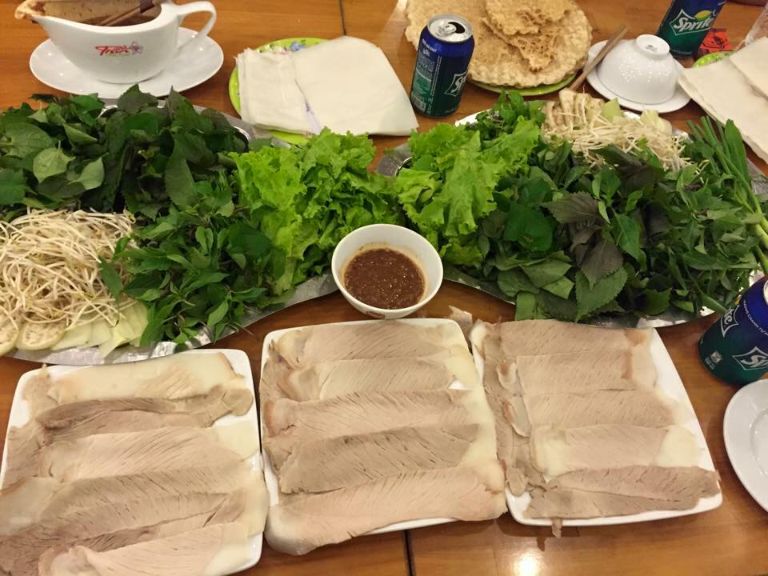 Nhà hàng 5 sao Đà Nẵng bán bánh tráng cuốn thịt heo ngon nhất