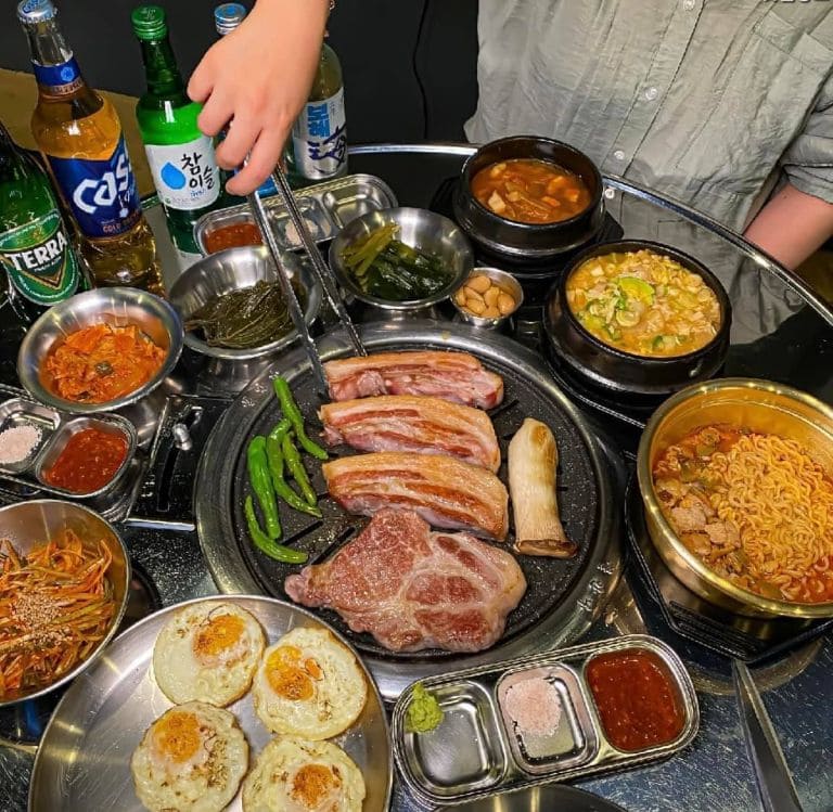 Đây là một cơ sở buffet nướng kiểu Hàn Quốc được giới trẻ cực kì yêu thích
