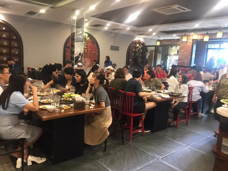 Đây là một trong những nhà hàng buffet tại Đà Nẵng có không gian khá sang trọng và ấm cúng