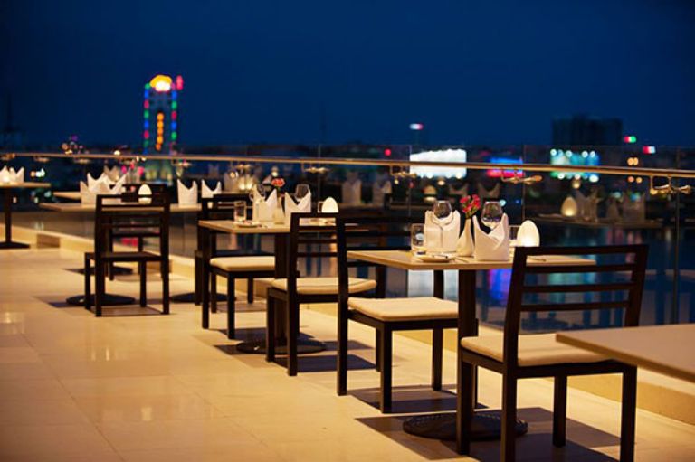 Nhà hàng gần sông Hàn - Seamen's Club luôn là một địa điểm lý tưởng cho mọi gia đình với không gian cực kì ấm cúng