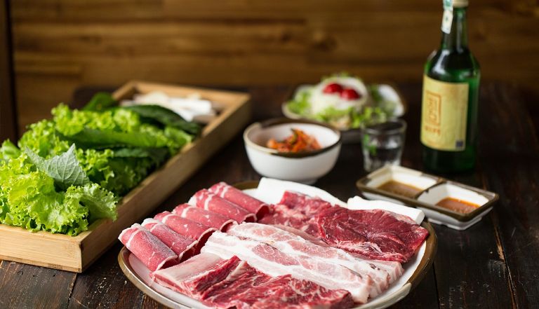 Thịt nướng tại Mama Korea đều được lựa chọn kĩ lưỡng có chất lượng tươi sống tốt và được tẩm ướp đậm đà