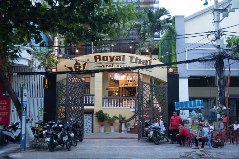Nhà hàng Royal Thái Đà Nẵng yên tĩnh và rộng rãi thích hợp cho những vị khách không thích ồn ào