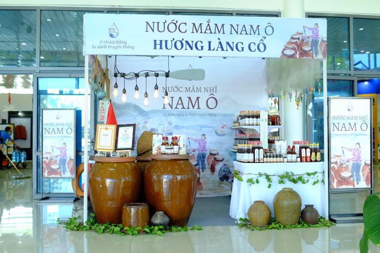 Gian hàng của Hương Làng Cổ tại Hội chợ hàng Việt 2022, tổ chức tại Đà Nẵng. 