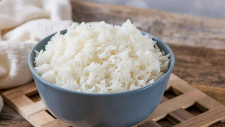 Những hạt cơm mềm, dẻo được nấu từ gạo tấm mới xát giúp món ăn trở lên đặc biệt thơm ngon hơn