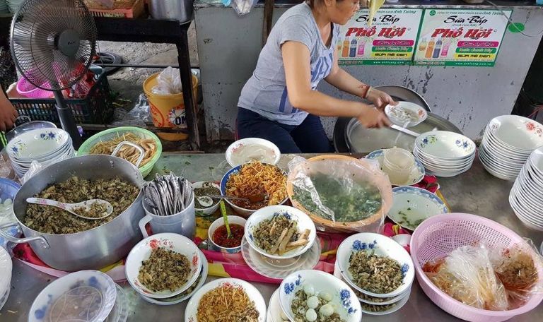 Bánh canh Thoanh ở Đầu Kiệt 19 Cô Giang là địa điểm mọi người nhất định không nên bỏ lỡ khi đi foodtour Đà Thành 