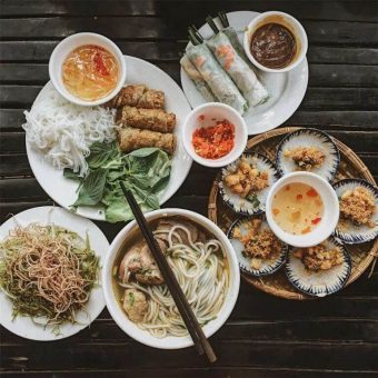Bên cạnh những địa điểm nên thơ thì những món ăn ngon cũng chính là yếu tố mang du khách đến với Đà Nẵng, đặc biệt là quán ăn ngon Liên Chiểu