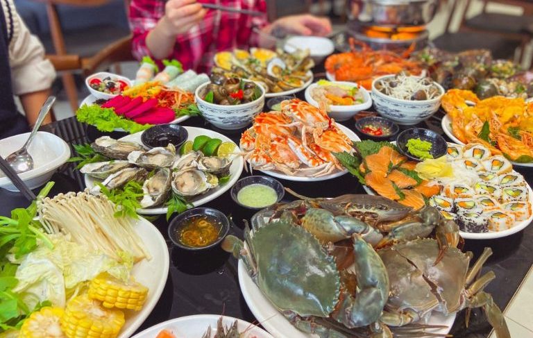 Quán ăn Minh Hoàng chuyên phục vụ nhiều món ăn hải sản tươi sống hấp dẫn nhất định sẽ khiến mọi người mê mẩn