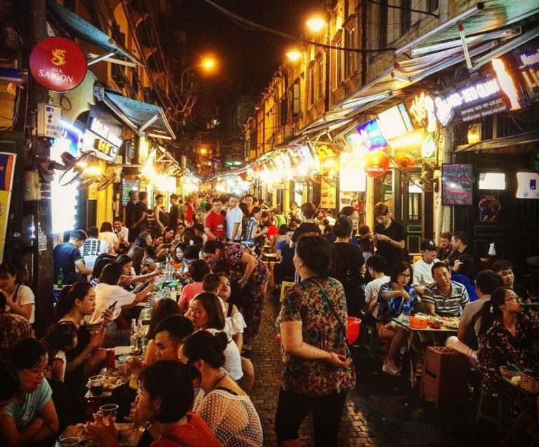 Mọi người sẽ được cảm nhận không khí huyến náo, nhộn nhịp rất riêng tại thành phố Đà Nẵng 