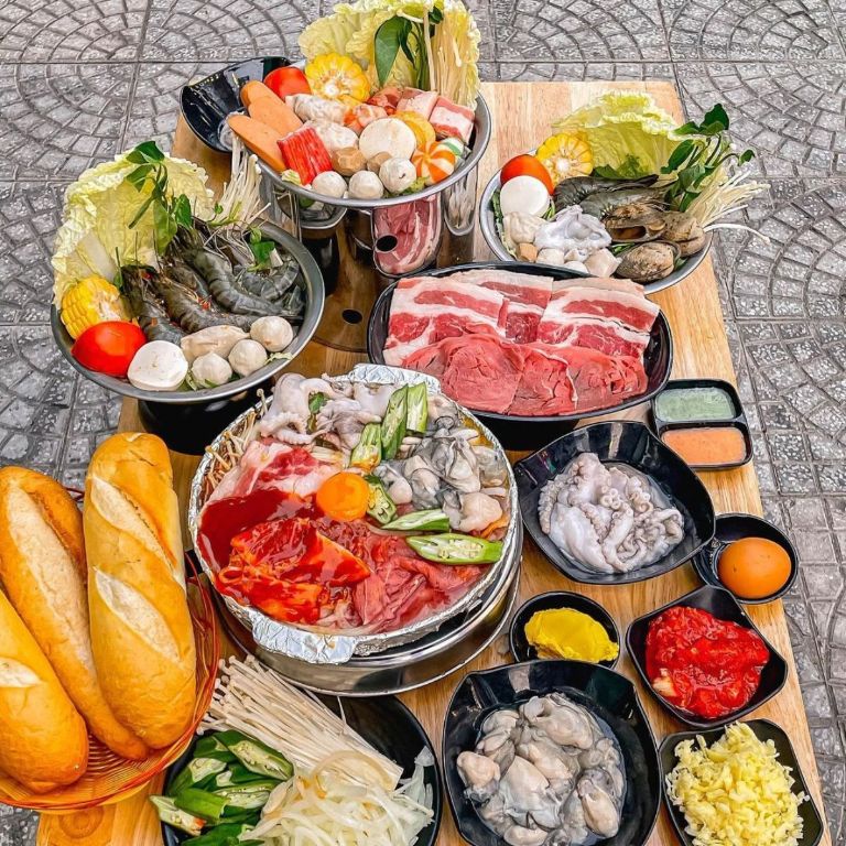 Lẩu hải sản là món ăn đặc trưng cho các quán lẩu Đà Nẵng