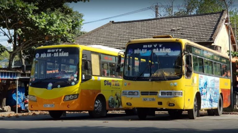 Xe bus là phương tiện tiết kiệm chi phí được nhiều du khách trải nghiệm