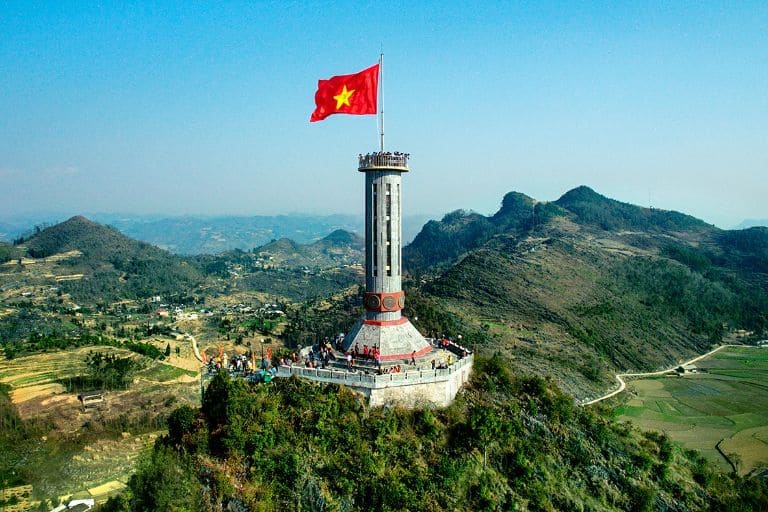 Cột cờ Lũng Cú là một địa chỉ du lịch cực kì nổi tiếng trên bản đồ Hà Giang