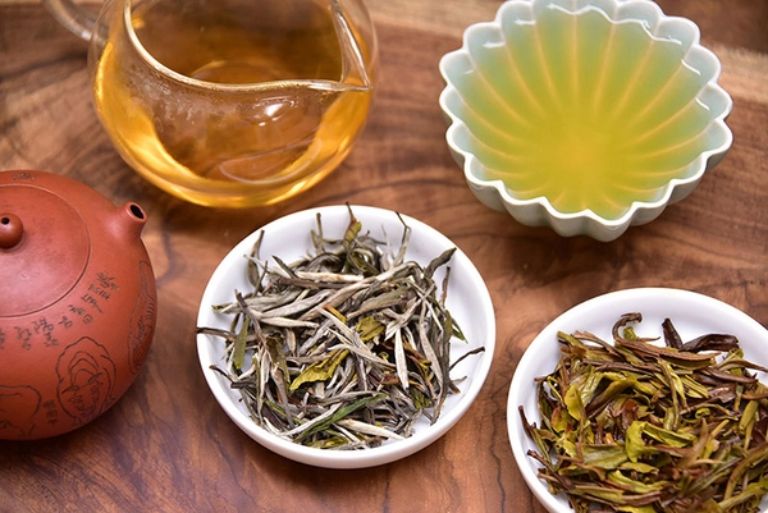 Bạch Trà Shan Tuyết cho ra nước trà có màu trắng ngả vàng, chưa bị oxy hóa