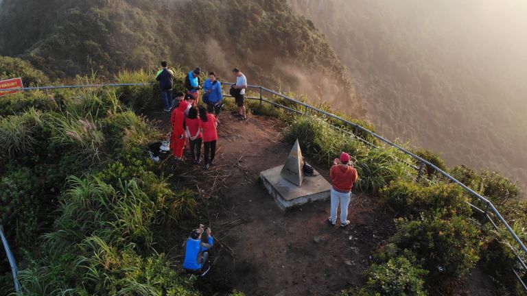 Nếu đứng từ đỉnh núi Chiêu Lầu Thi Hà Giang thì du khách có thể nhìn thấy Xín Mần, huyện Hoàng Su Phì và cả vùng trời miền Tây Bắc Tổ quốc