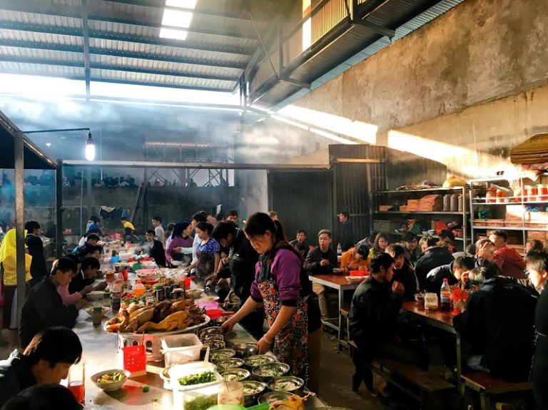 Lịch họp cố định của chợ đêm Mèo Vạc Hà Giang là tối thứ 7 mỗi tuần