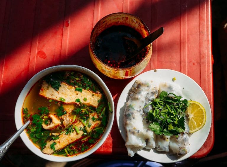 Đừng bỏ qua món bánh cuốn với phần nước chấm cực kì đặc biệt tại Đồng Văn Hà Giang nhé!