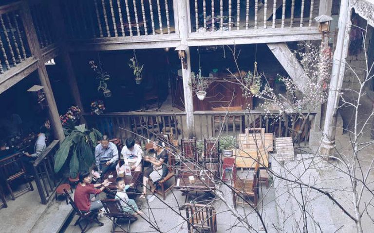 Tại phố cổ Đồng Văn cũng có rất nhiều tiệm cà phê hương vị đậm đà khó quên